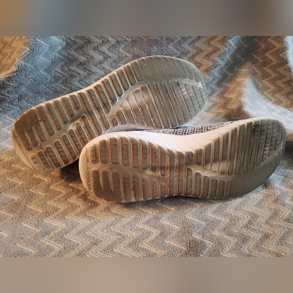 Skechers dark grey shoes - Picture 4 of 6